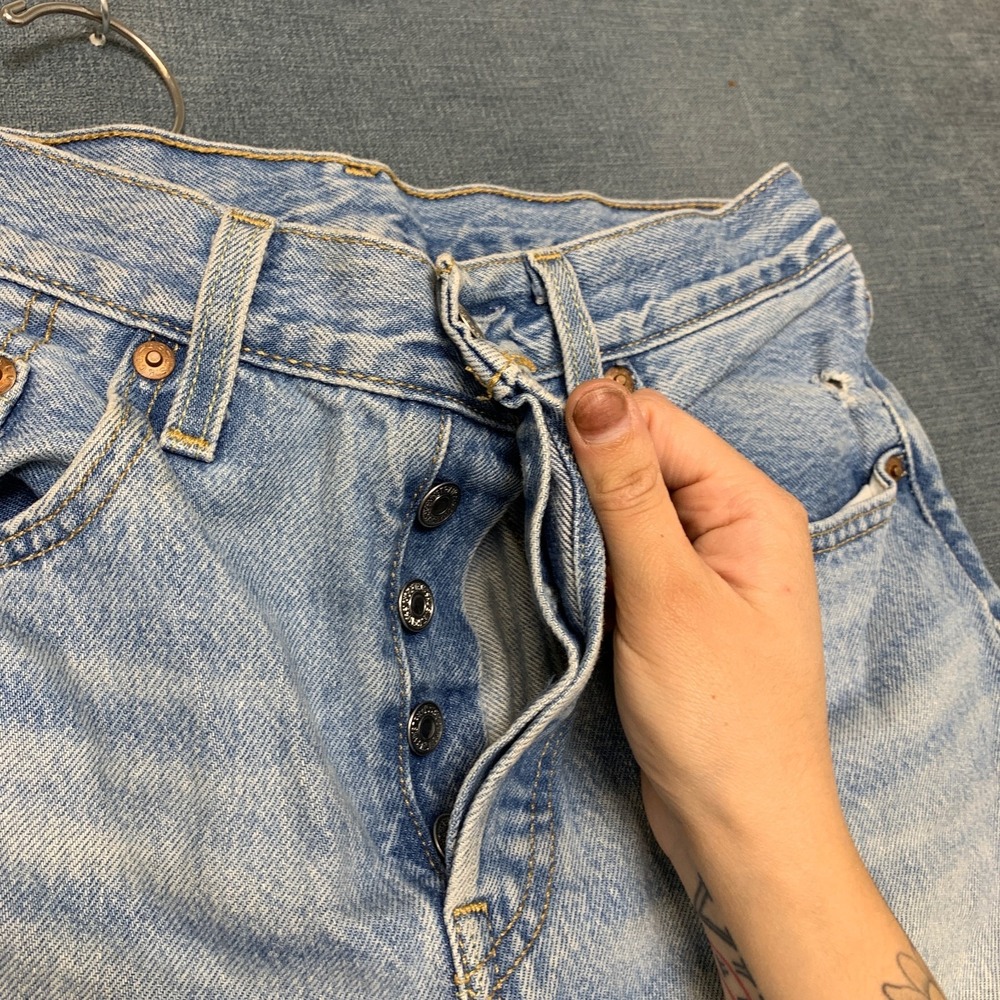 Levi's 501 Straight Jeans Womens 27x30 Blue Denim Original Fit Ripped High Rise - Picture 16 of 16